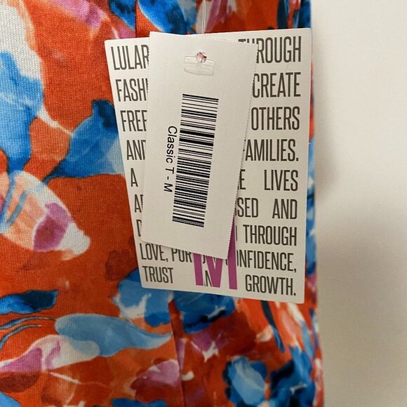 Lula Roe Classic T Women Top Size Medium - Picture 4 of 4